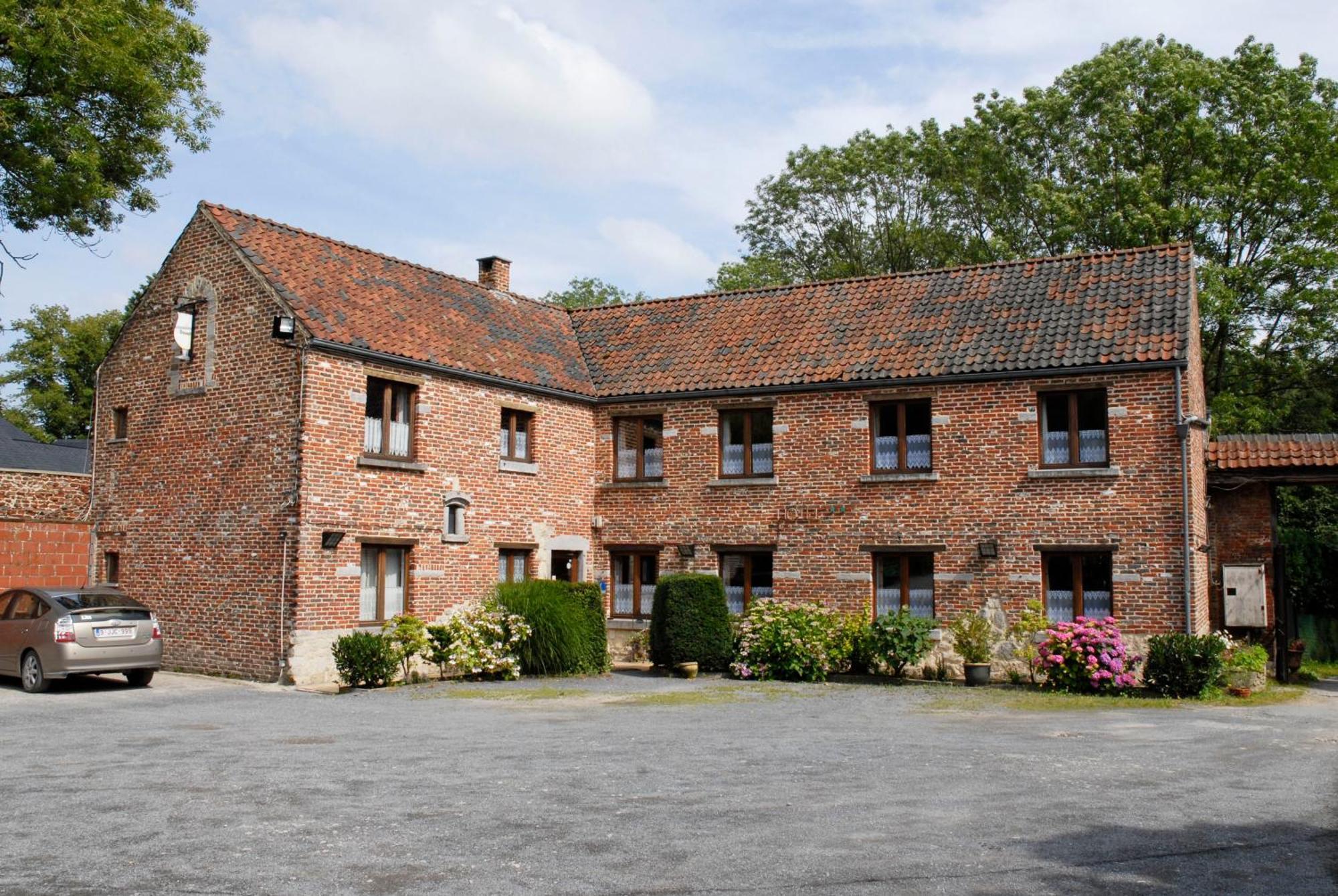 Hotel Restaurant La Ferme De Grambais Nivelles Exteriör bild